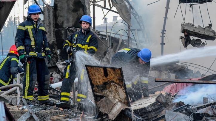 Firefighters put out a fire after a Russian rocket attack in Kyiv. Over 20 rockets and drones have been shot down by the air defence system in Kyiv overnight. On the night of 30 August, Ukraine was subjected to massive shelling by Russian troops. Rocket fragments fell in several districts of Kyiv.