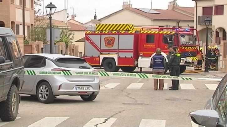 La Guardia Civil acordona la calle Madroño de Villaluenga de la Sagra