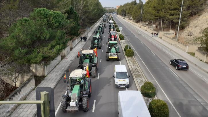 Alrededor de 1.400 tractores se han movilizado este martes en varios puntos de la provincia de Cuenca como rechazo a la PAC y han subrayado que no se sienten representados por las organizaciones agrarias tradicionales
