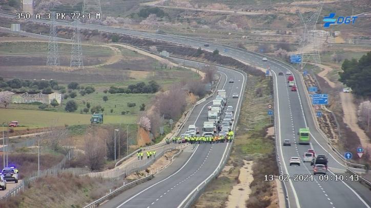 Las movilizaciones provocan cortes en la A-3, a la altura de Belinchón (Cuenca)