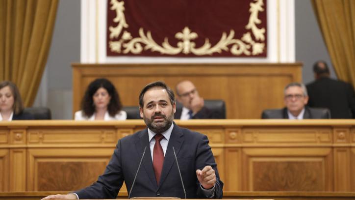 Paco Núñez, el líder del PP, en el pleno de las Cortes regionales