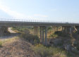 Vecinos de Amposta denuncian el estado del puente de la autopista AP-7 y piden cerrarlo