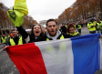 Los "chalecos amarillos" llegan a París en una gran manifestación contra el alza de los carburantes