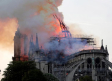 Incendio en la catedral de Notre Dame de París: cae la aguja central y parte del techo