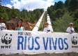 WWF protesta en contra del mal estado de los ríos en doce puntos críticos de España