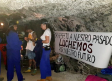 Los once jóvenes, encerrados en la mina de Almadén (Ciudad Real), reclaman mejoras en la comarca con un documento