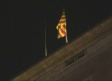 Retiran por unos instantes la bandera española del Palau; Torrent convoca un pleno extraordinario