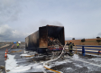 Fotonoticia: arde un camión en la A4 a la altura de Almuradiel (Ciudad Real)