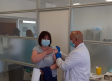 Luisa, de Bolaños de Calatrava (Ciudad Real), la primera vacunada en España del grupo de 40 a 49 años