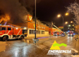 Un incendio destruye una nave comercial, un gran bazar, en Puertollano