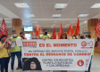 Representantes de CCOO y UGT se encierran en Correos Albacete para denunciar el "desmantelamiento" del servicio postal público