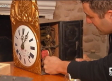 Manuel, restaurador de relojes con historia