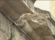 Técnicos evalúan los daños tras la caída de un trozo de cornisa en la Catedral