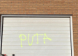 Condenan la aparición de pintadas con insultos en viviendas de ediles del PP y de Vox de Alcázar