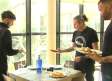 La ONG Gastronomía Solidaria forma a jóvenes en riesgo de exclusión social en un restaurante de Trillo