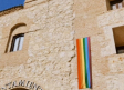 Retiran la bandera LGTBI del Ayuntamiento de Torrijos: esta es la explicación del alcalde
