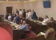 En el Ayuntamiento de Albacete, los concejales de Vox permanecen sentados en el minuto de silencio por las víctimas de la violencia machista
