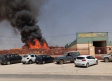 Incendio en Hontanaya (Cuenca) | Un fuego originado "en un montón de palets" afecta a dos naves industriales