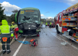 Un muerto en un accidente entre un autobús escolar y un turismo en Méntrida (Toledo)