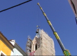 La recolocación de las campanas de la Torre de El Salvador provoca cortes de tráfico en el casco