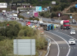 Vuelca un camión que transportaba cerdos en la A-42, en la cuesta de las Nieves