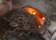 Elaboran tortas de manteca en un horno casi único en España