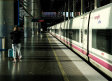 El programa Verano Joven 2025 ofrece descuentos de hasta el 90% para viajar en tren y autobús