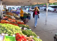 Gran variedad de puestos en el mercadillo de Talavera de la Reina