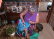 La gran labor que realizan los abuelos en verano