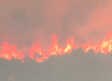 Mejora la situación del incendio declarado ayer en una zona boscosa de la sierra de Gredos