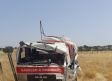 Muere el conductor de una cisterna con gasoil tras volcar en Segurilla (Toledo)
