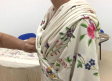 Las bargueñas comienzan a probarse el tradicional mantón de manila que llevan en la procesión del Cristo de la Sala