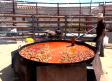 Los vecinos de Pepino se reúnen para comer paella en sus fiestas
