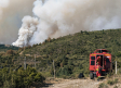La lluvia mejora la situación del incendio forestal del Pico del Lobo, que desciende a nivel 1