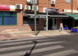 Seis heridos al chocar un coche contra la terraza de una panadería en Fuensalida