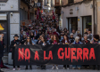 Centenares de personas salen a las calles de Toledo para gritar "No a la guerra"