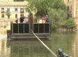 Nos subimos a la barca Pasaje para llegar a la romería del Valle