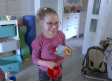 Pasamos un díla con Angela, una niña con síndrome de Angelman