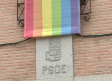 Polémica por la colación de las banderas del Orgullo en los edificios institucionales