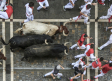CMM se viste de blanco y se pone el pañuelo rojo para acercar la emoción de los encierros de San Fermín