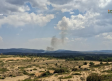 El humo de un incendio obliga a cortar una carretera en Checa (Guadalajara)