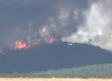 Un mes después, el incendio de La Mierla aún sin extinguir