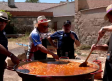 Los vecinos de Ajofrín disfrutan de una paella en honor a la Virgen de Gracia