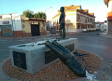 Vandalizada la escultura que homenajea a los mayeros en Almodóvar del Campo