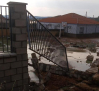 Una tormenta vuelve a derribar parte del muro de la escuela de Saceruela
