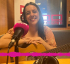 La cantante Valeria Castro presenta “Con cariño y con cuidado” en La Tarde Suena Bien.