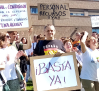 Concentración en el hospital de Albacete en defensa de la sanidad pública