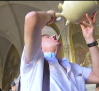 El calor no impide que se cumpla con la tradición de beber agua de los botijos en la Catedral