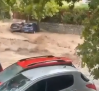 Una riada en Alcalá del Júcar (Albacete) arrastra numerosos coches hasta el río