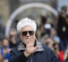 Almodóvar cumple 75 años en Donostia donde recibe el premio honorífico